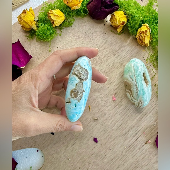 Blue Caribbean Calcite (one) - Picture 3 of 6